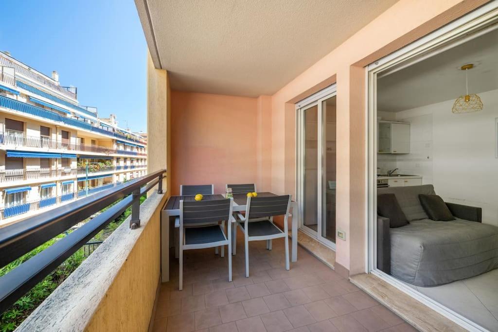 Apartment Palace - Centre-ville - Parking Prive - Proche - Grande Terrasse